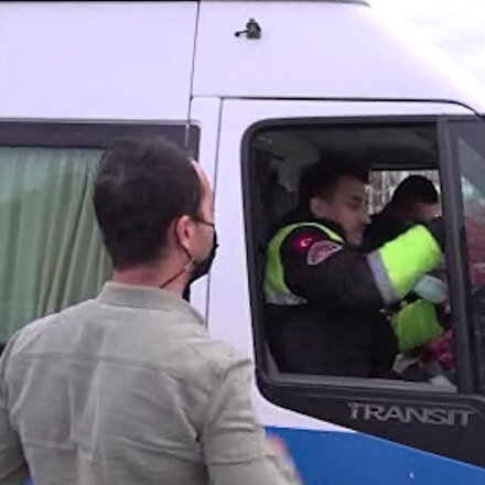 Tuzla Belediyesi iftara yetişemeyen yoldaki vatandaşlara iftariyelik dağıttı