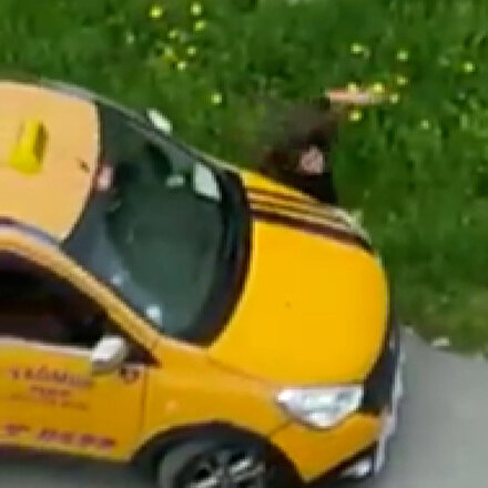 Mersinde taksici önce kadını taciz etti, ardından üzerine aracı sürerek çarptı