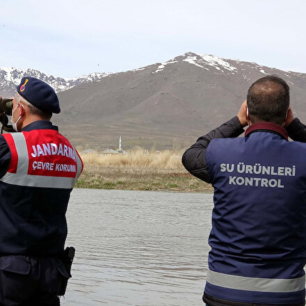 Van Gölünde yasağın ilk gününde 3 ton inci kefali ele geçirdi
