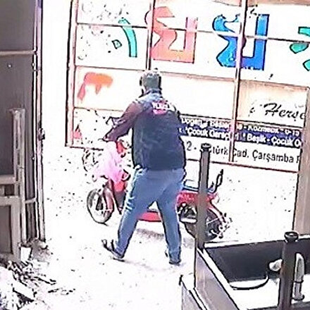 Osmaniyede sahibinin gözü ününde güpegündüz elektrikli bisiklet hırsızlığı