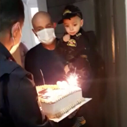 Jandarmadan şehit oğluna sürpriz doğum günü