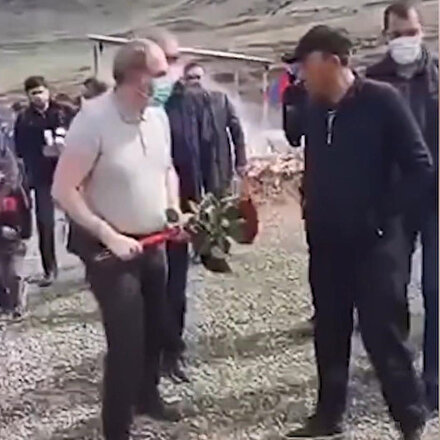 Ermenistan Başbakanı Paşinyana soğuk duş: Mezara çiçek bırakmasını engellediler