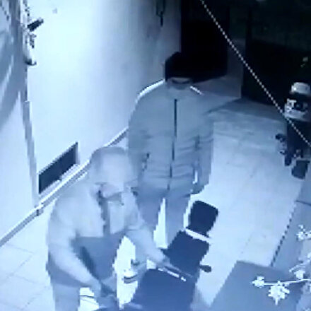 Çanakkalede kısıtlama saatinde motor çalan hırsızlar güvenlik kamerasınca görüntüledi
