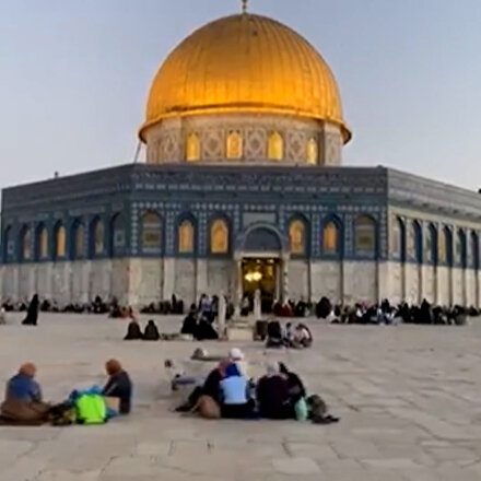Kudüs halkı Mescid-i Aksanın avlusunda iftar açtı