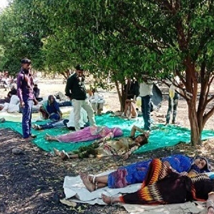 Hindistan’da Kovid hastaları portakal bahçelerinde tedavi görüyor: Serumlar ağaç dallarına asılıyor