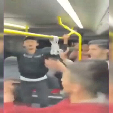 Tam kapanmada bir grup genç minibüsü diskoya çevirdi