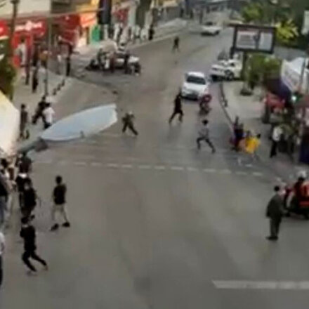 Pendik’te drift yapan magandalar aracı onlarca kişinin üzerine sürdü: Ortalık savaş alanına döndü