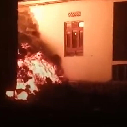 Kongoda patlayan yanardağdan püsküren lavlar evlere sıçradı