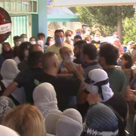 HDP il binasındaki saldırıda ölen Deniz Poyrazın cenazesinde PKK gerginliği