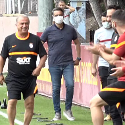 Fatih Terim yeniden Floryada: Futbolcular ve teknik ekip alkışlarla karşıladı