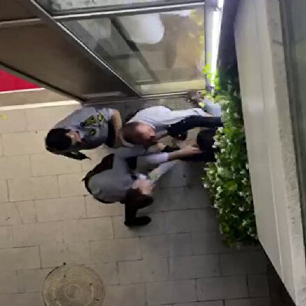 Bağcılarda sitenin güvenlik görevlileri doktoru darp etti