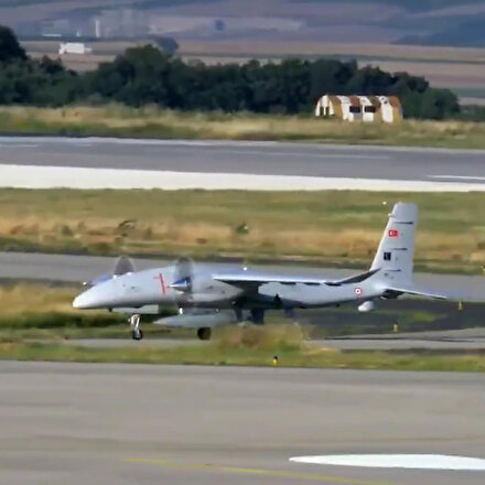 Bayraktar AKINCI TİHA 1.360 kilogram faydalı yükle 13 saat 24 dakika uçtu