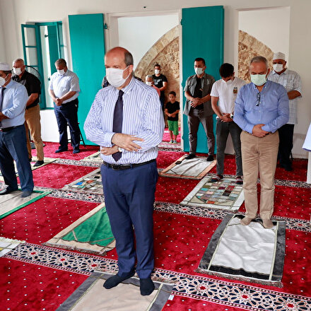 Kapalı Maraşta 47 yıl sonra ilk cuma namazı: Cumhurbaşkanı Tatar vatandaşlarla ibadete açılan Bilal Ağa Mescidinde cuma namazı kıldı
