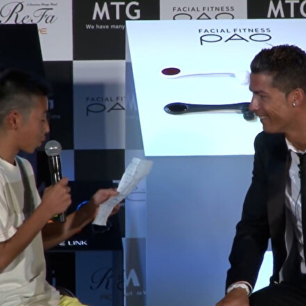 Portekizce konuşmaya çalışan çocuğa Ronaldodan destek: Ona neden gülüyorsunuz? Denemekten korkmuyor