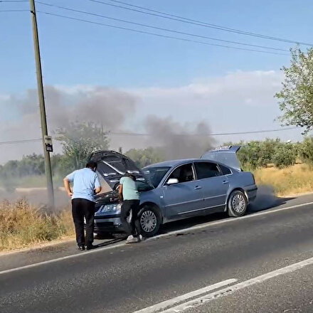 Şanlıurfada şişelerle su taşıyıp otomobili yanmaktan kurtardılar