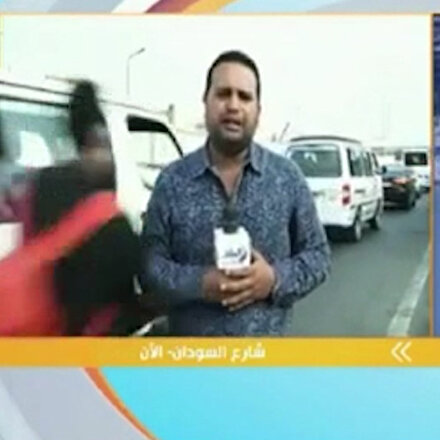 Mısırda canlı yayında muhabire motosiklet çarptı