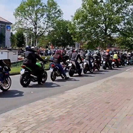 Kanser hastası küçük çocukları için sosyal medyadan çağrı yapan aileye 15 bin motosikletli destek oldu