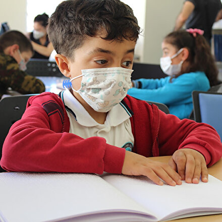 Bilge Çocuk görme engelli öğrencilerin yanında: Braille alfabesiyle oluşturulmuş 2nci özel sayı yayınlandı
