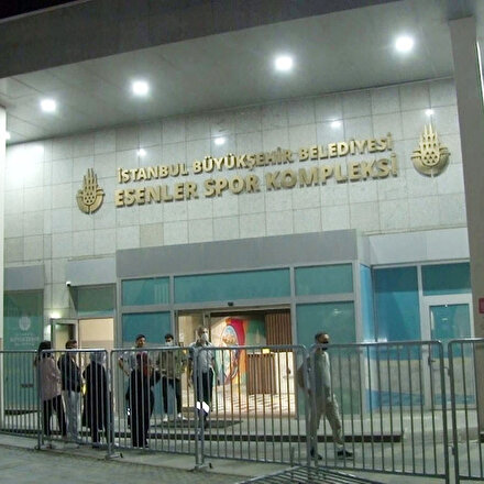 İBB Esenler Spor Kompleksi yüzme havuzunda boru patladı: Aşırı klordan 5 kişi hastaneye kaldırıldı