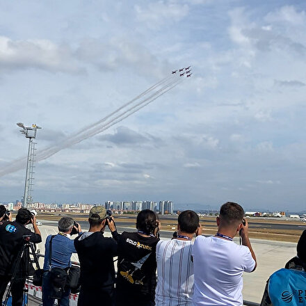 TEKNOFESTte Türk Yıldızlarından nefes kesen akrobasi şovu