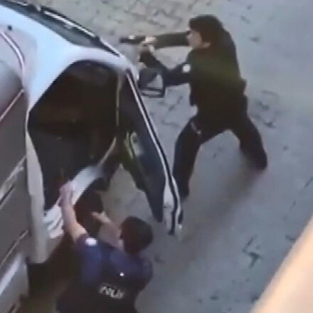 Bahçelievlerde polise silah doğrultan şahıs omzundan vurularak yakalandı