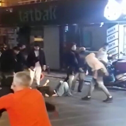 Kartalda iki grubun tekme tokat birbirine girdiği anlar kamerada