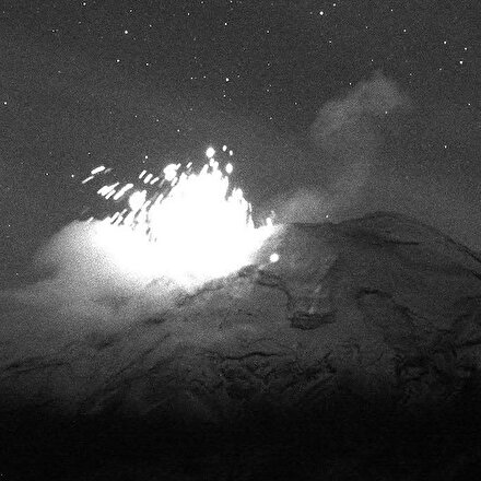 Meksika’daki Popocatepetl Yanardağında 3 patlama yaşandı
