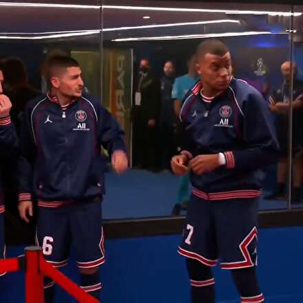 Seremoni öncesi koridorda çalan düdük Mbappe ve Verrattinin aklını aldı