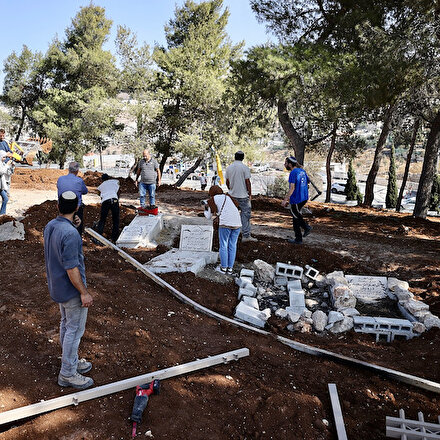 İşgalci İsrail Yusufiye Mezarlığındaki yıkıma yeniden başladı