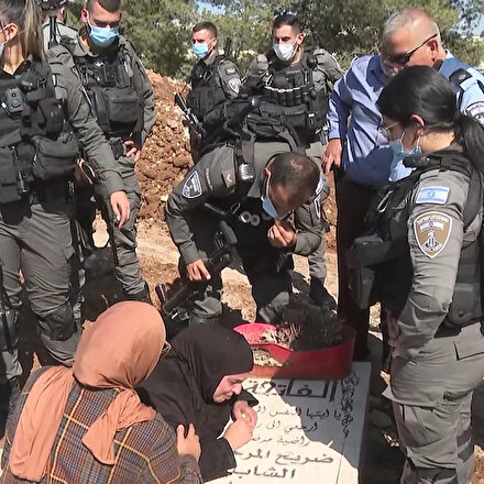 Kudüslü anne İsrailin Müslüman mezarlığındaki yıkımına oğlunun kabri başında tepki gösterdi: Filistinlilerin ölülerine bile rahat vermiyorlar
