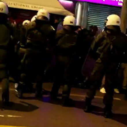 Atinada halk polis şiddetini protesto etti