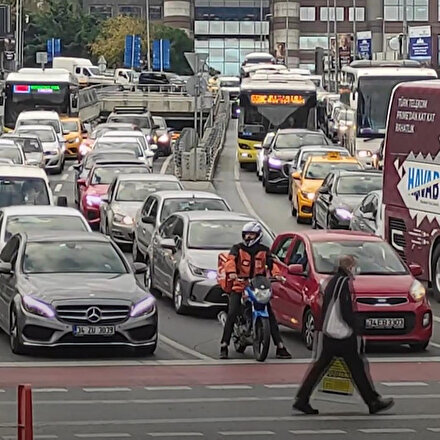 Tatili fırsat bilen İstanbullular trafikte yoğunluk oluşturdu