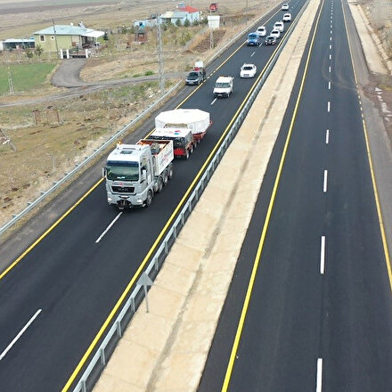 Dev aynanın 5 saatlik yolculuğu havadan görüntülendi