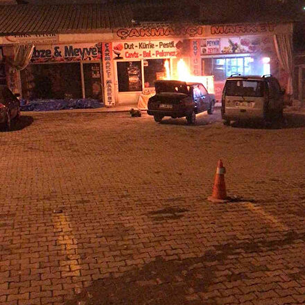 Artvin’de park halindeki otomobil alevlere teslim oldu