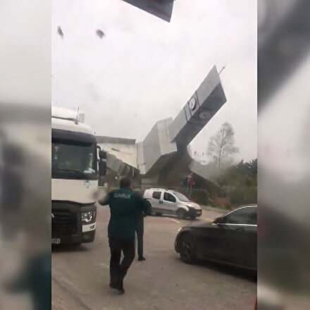 Çatalcada saat kulesinin devrilme anı kamerada