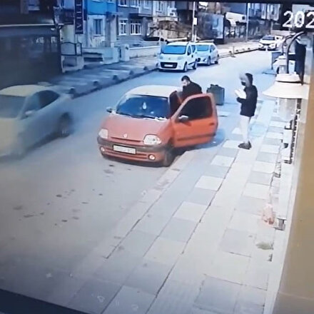 Kütahyada sürücünün çalışır vaziyette bıraktığı otomobil böyle çalındı