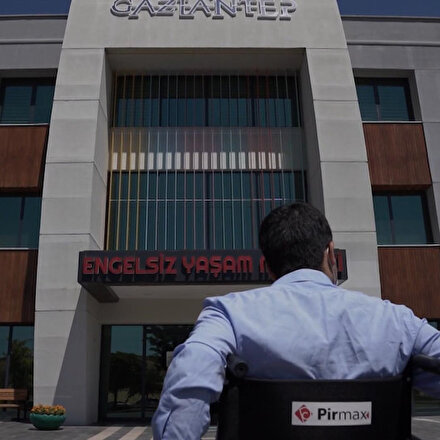 Tekerlekli sandalyeden kurtuldu: Öğrenci olduğu merkezde eğitmen oldu