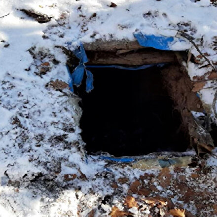 Bingölde teröristlerin 6 odalı sığınak ve deposu imha edildi