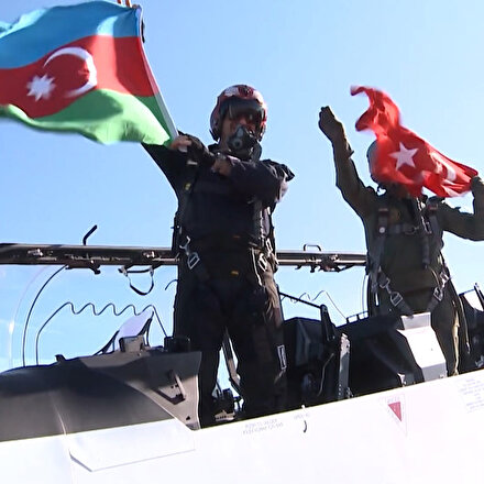 Azerbaycan semalarında uçan Hürkuş göz doldurdu