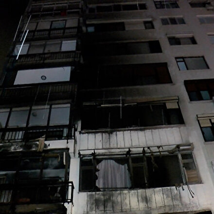 Kadıköyde 10 katlı binada çıkan yangında çok kişi dumandan etkilendi