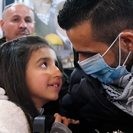Açlık grevindeki Filistinli tutuklu Kayid el-Fesfus kızına kavuştu