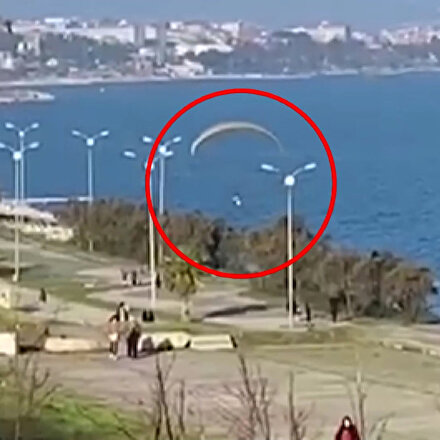 Tekneye çakılan paramotor pilotunun düşme anı kamerada