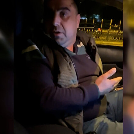 Trafiğe girmemek için müşteriye gel sen sür diyen taksici daha sonra yolcuyu indirdi
