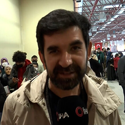 Kayseri Kitap Fuarında Serdar Tuncere yoğun ilgi: İmza standında kuyruklar oluştu