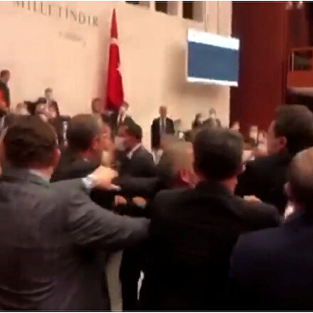 Meclisi karıştıran hakaret: Bakan Soylu Özgür Özelin çakal sözüne sert tepki gösterdi