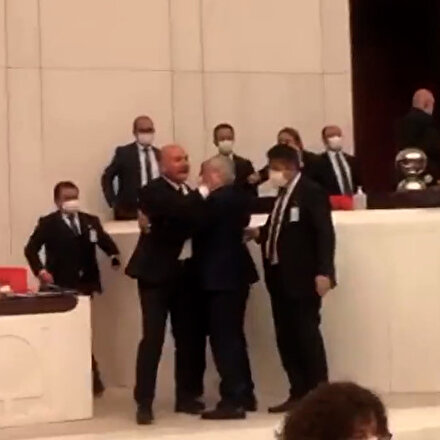 Meclisi karıştıran hakaret: Bakan Soylu Özgür Özelin çakal sözüne sert tepki gösterdi