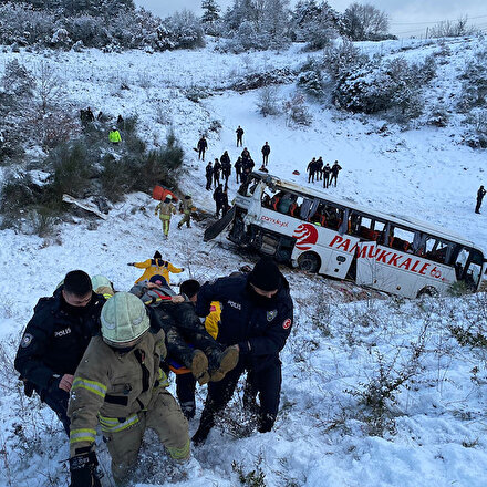 Kuzey Marmara Otoyolunda yolcu otobüsü şarampole yuvarlandı: 2 ölü