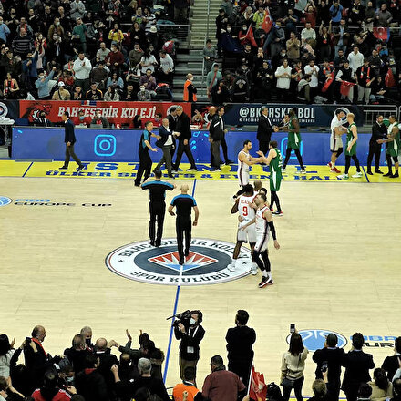 Kırmızı ejderhalar yarı finale kanatlandı