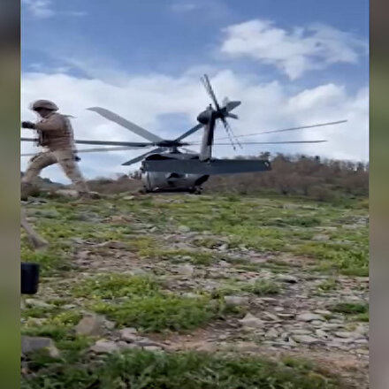 Van Başkaledeki terör operasyonunda silah ve mühimmatlar ele geçirildi: Helikopterin kalkış anı kamerada