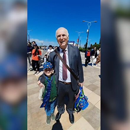 Torunuyla Teknofesti ziyaret eden Azerbaycanlı yaşlı adam: Nihayet özümüzü tattık